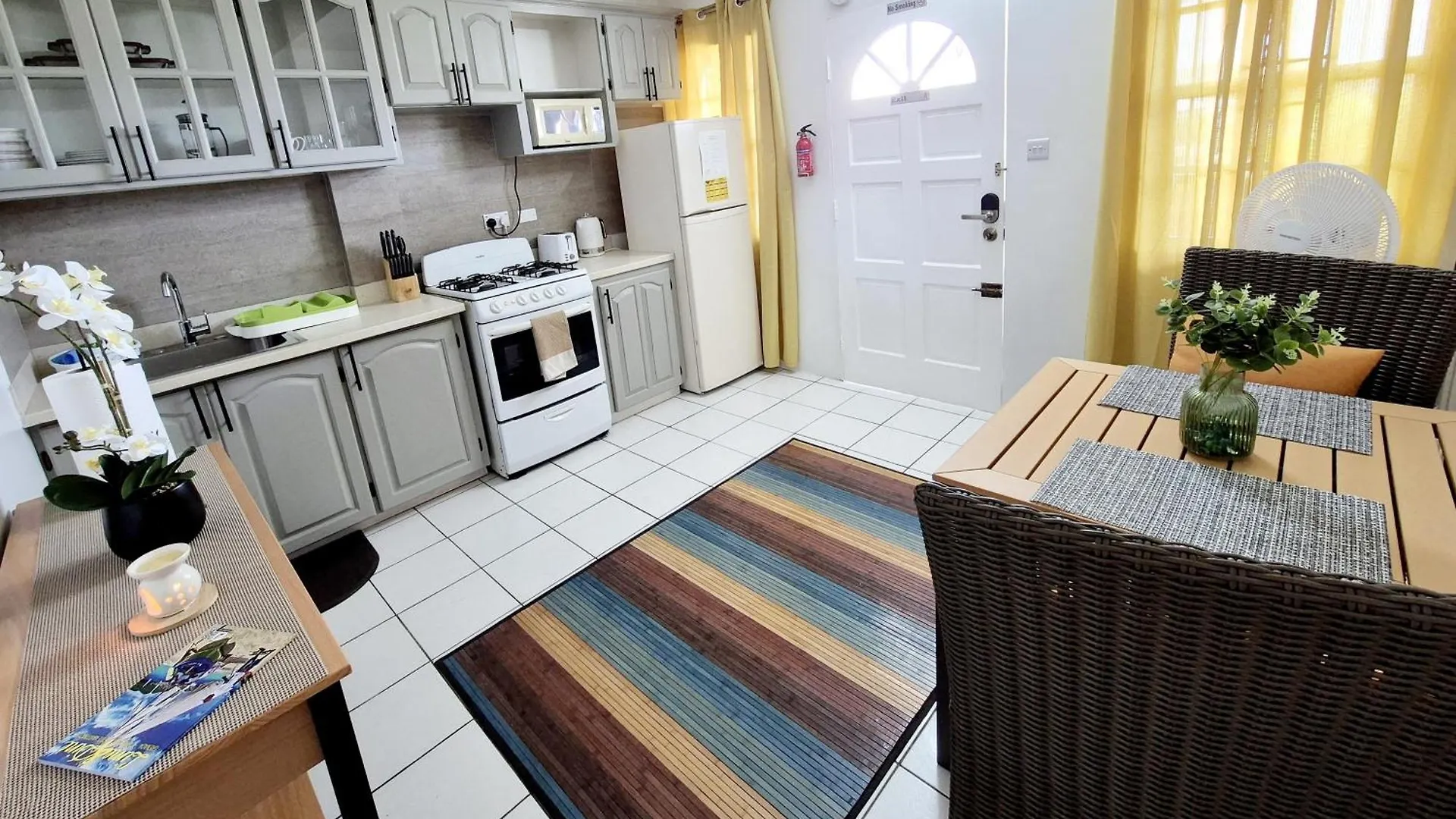 Silver View Apartments St. George's Guest house