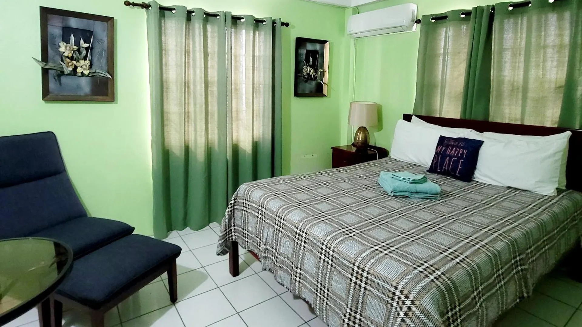 Silver View Apartments St. George's Guest house