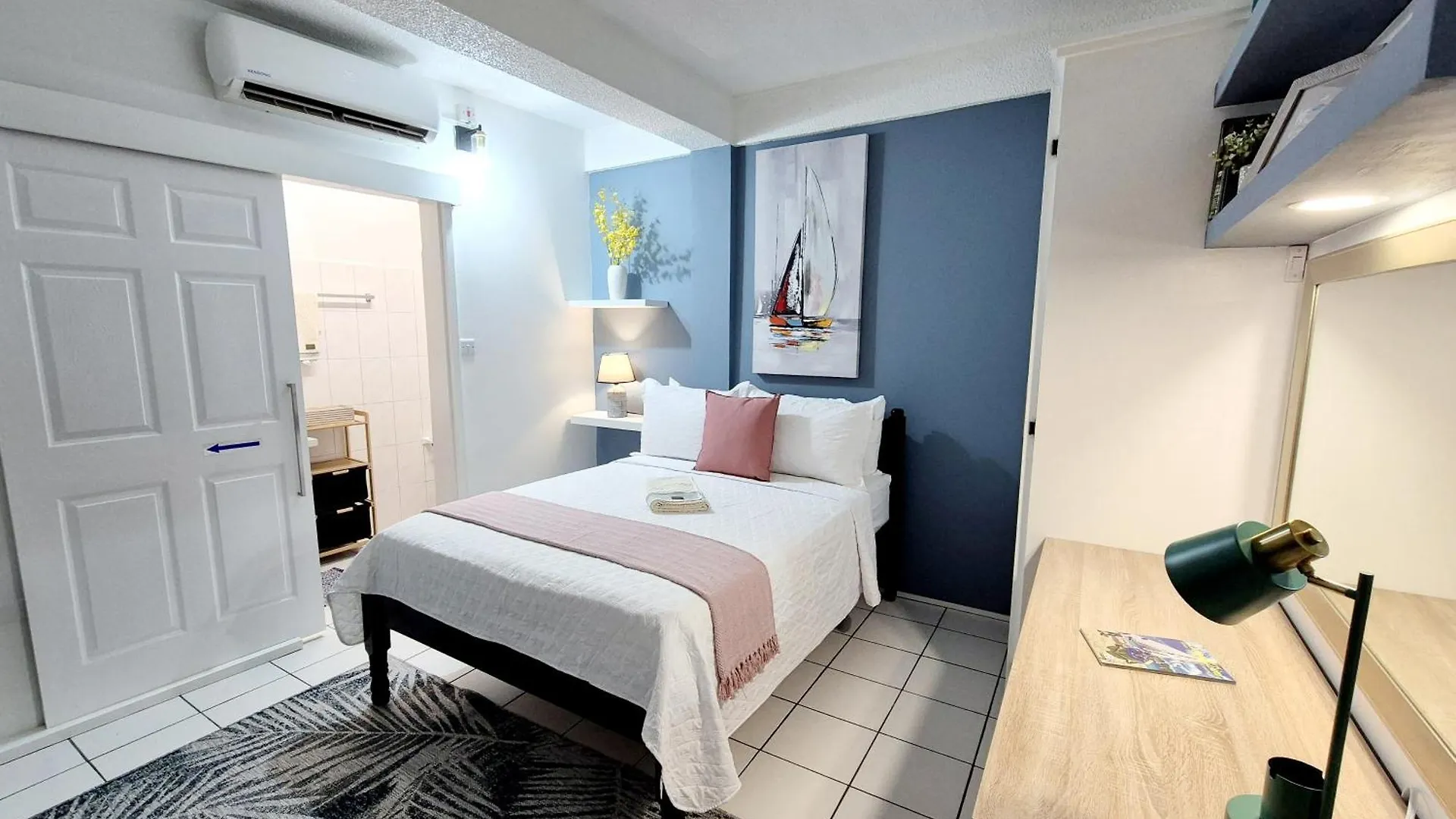 Guest house Silver View Apartments St. George's