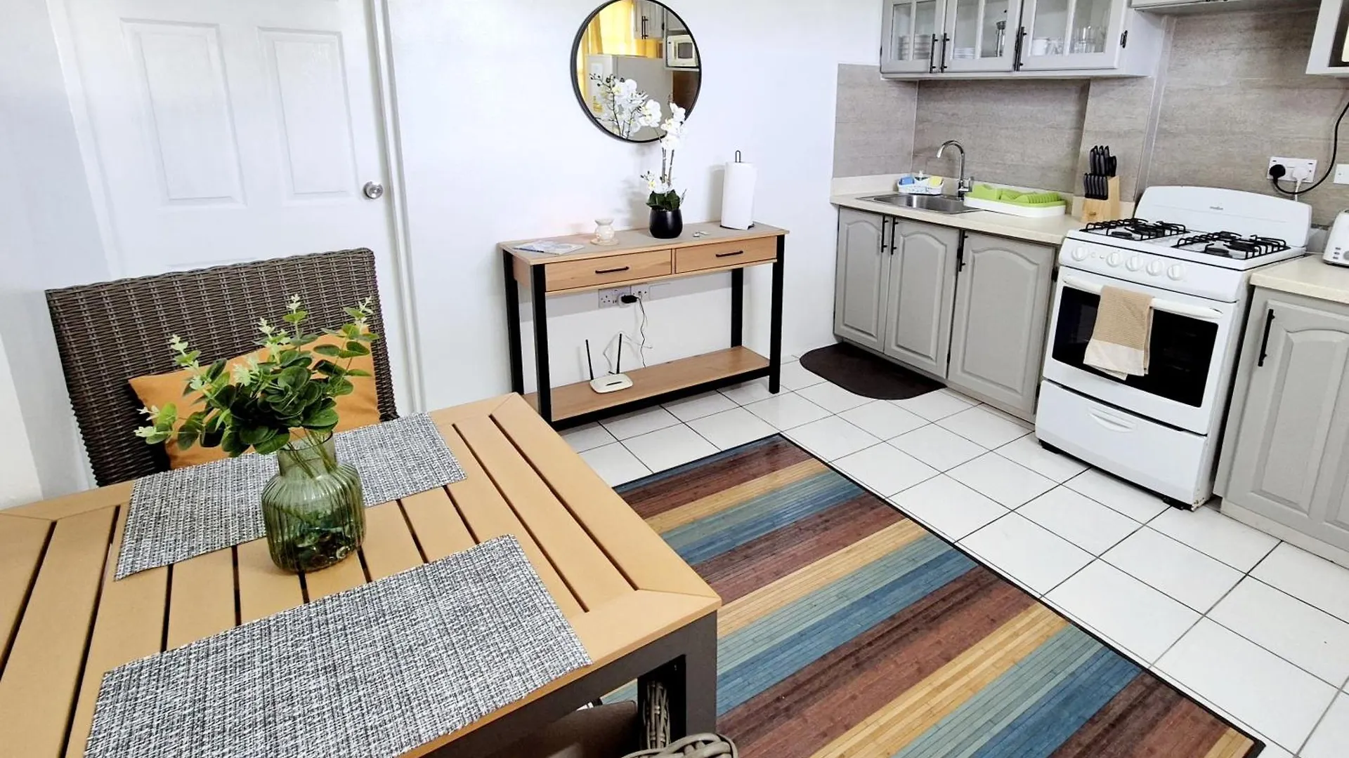Guest house Silver View Apartments St. George's