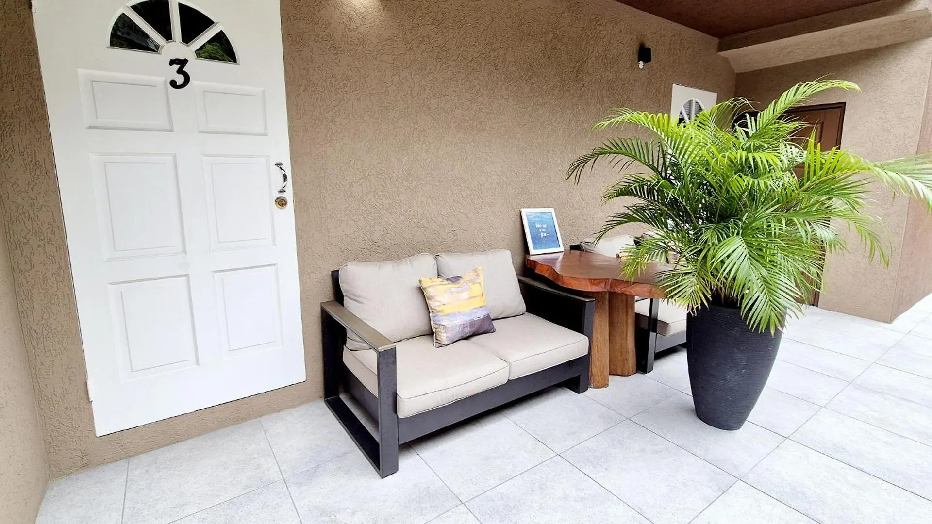 Guest house Silver View Apartments St. George's